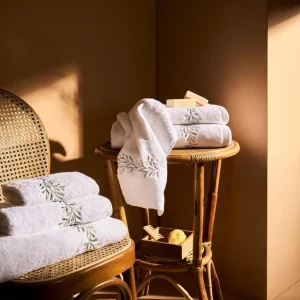Biancoperla Set Asciugamani 1+1 In Spugna Di Cotone Con Ricamo Laurus